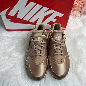 Women’s Air Huarache Run SE Rose Gold size 8